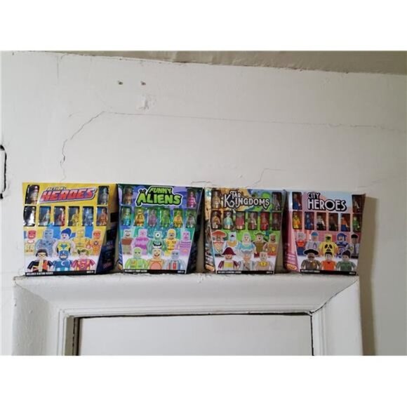 Blokko Action Heroes  8 Pack Figures hours of Creative and Imaginative Play - Picture 4 of 4